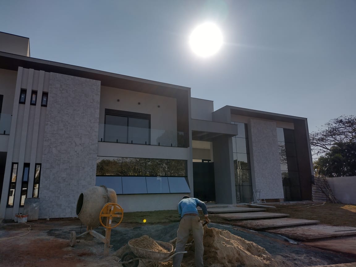 Equipe JD Vizotto Pinturas realizando pintura profissional em Indaiatuba